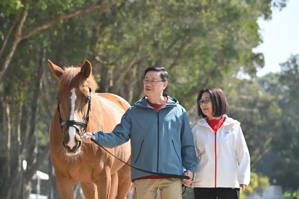 李家超發表農歷新年賀辭 祝願香港各行各業一馬當先